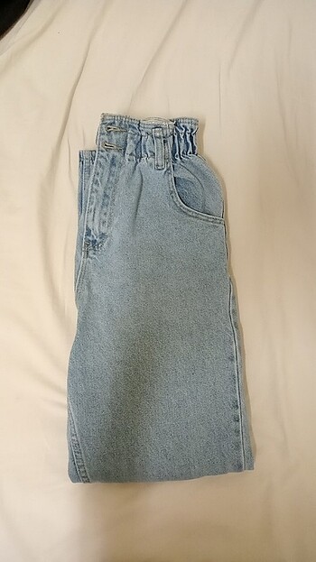 Beli lastikli mom jean
