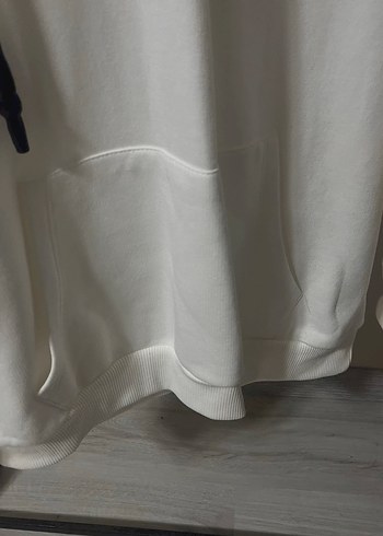 Kadın Beyaz Kapüşonlu Fermuarlı Sweatshirt - Görsel 4