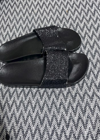 Siyah Kadın Kaydırmaz Bantlı Terlik - Görsel 2