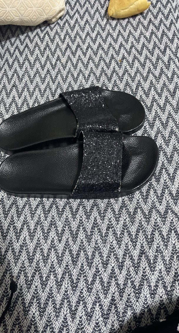 Siyah Kadın Kaydırmaz Bantlı Terlik - Görsel 2