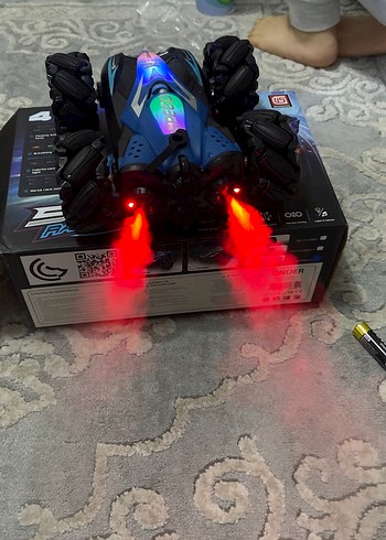 Mavi Işıklı Stunt Yarış Arabası Oyuncak - Görsel 3