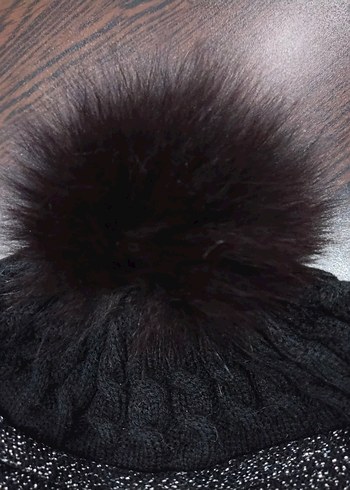 Siyah Kürklü Kadın Bere - Görsel 4