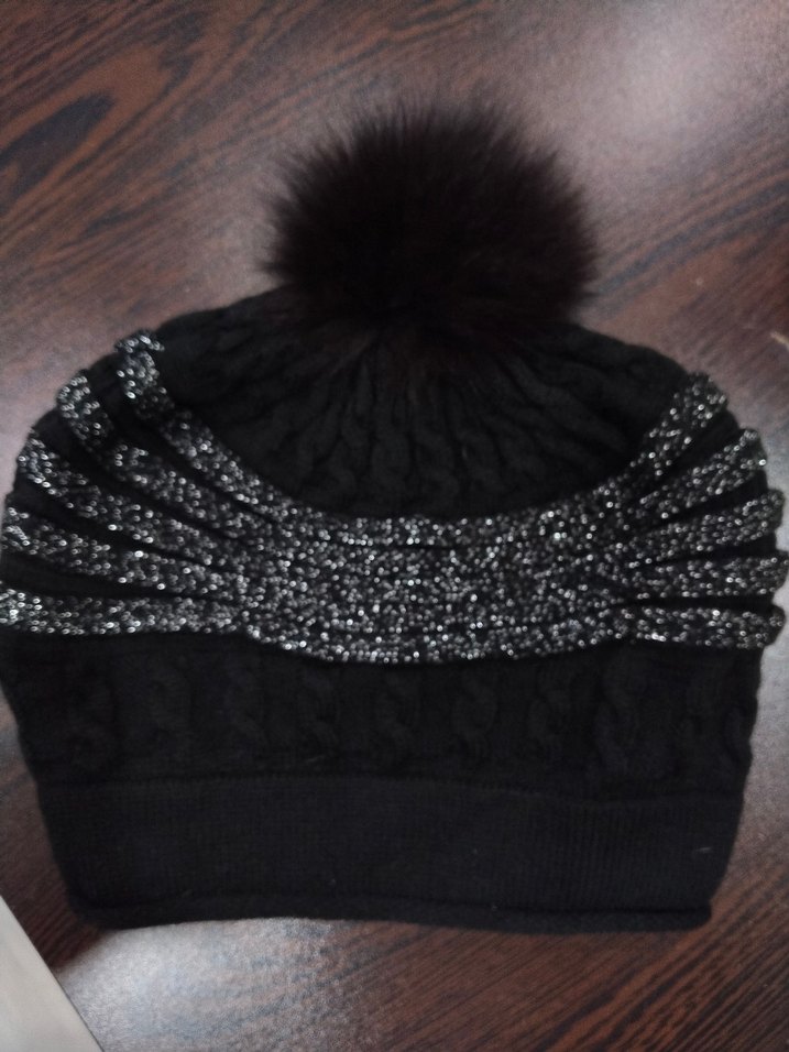 Siyah Kürklü Kadın Bere - Görsel 3