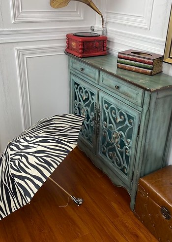 Rainie Tüylü Kulplu Zebra Desenli Şemsiye - Görsel 3