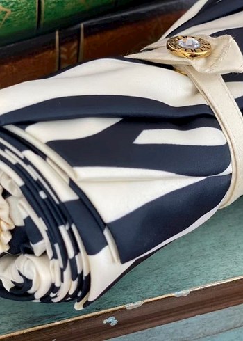 Rainie Tüylü Kulplu Zebra Desenli Şemsiye - Görsel 6