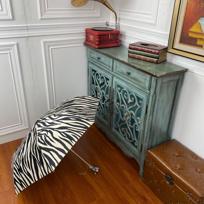 Rainie Tüylü Kulplu Zebra Desenli Şemsiye - Görsel 3