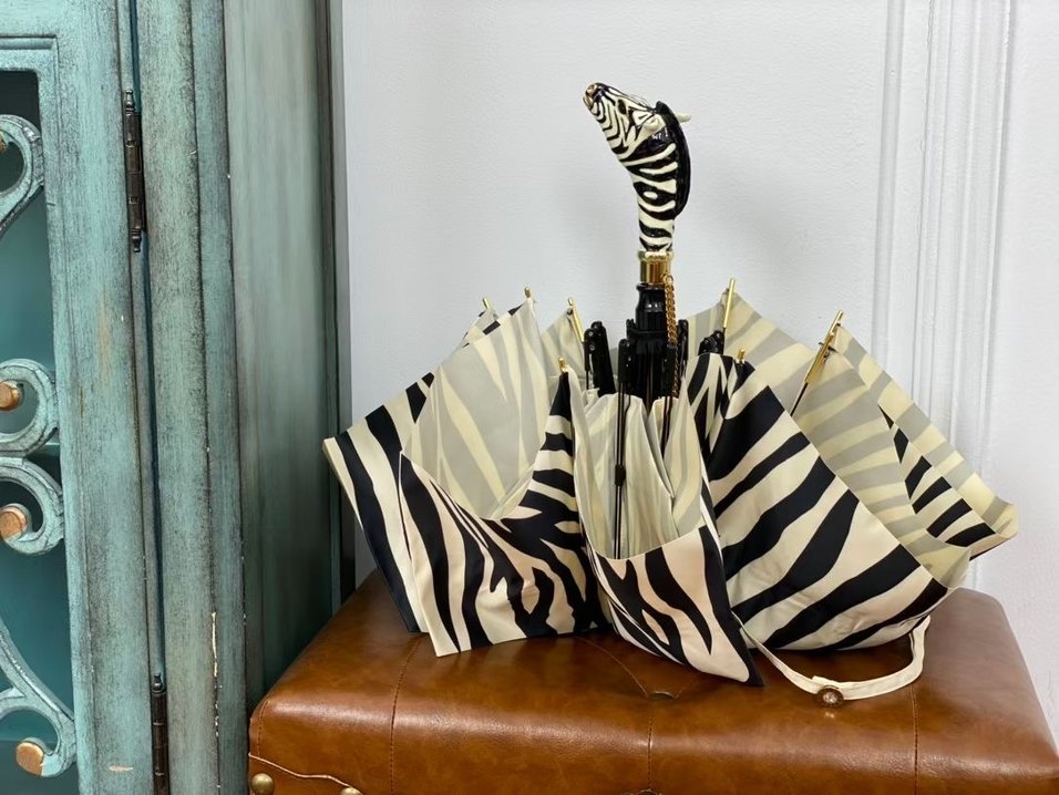 Rainie Tüylü Kulplu Zebra Desenli Şemsiye - Görsel 5