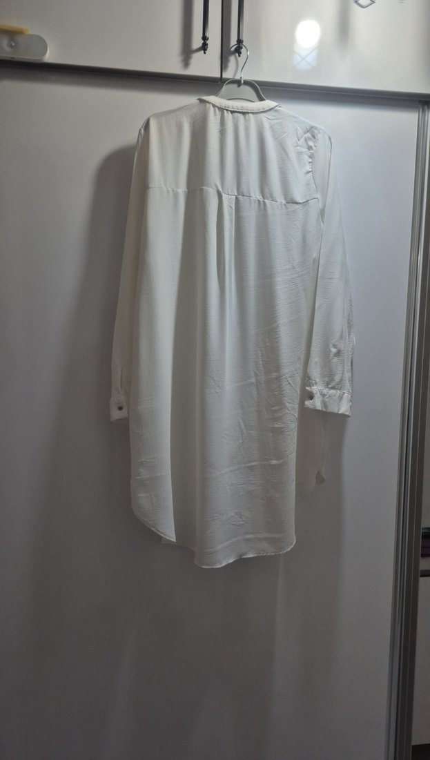 Beyaz Uzun Kollu Düğmeli Keten Gömlek - Görsel 3