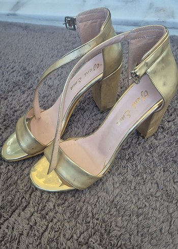 Altın Renkli Tokalı Stiletto Topuklu Kadın Ayakkabı - Görsel 3