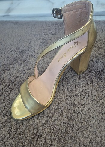 Altın Renkli Tokalı Stiletto Topuklu Kadın Ayakkabı - Görsel 2