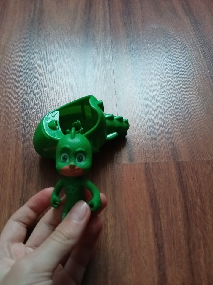 Yeşil Renkli Figür ve Araç Oyuncak - Görsel 5