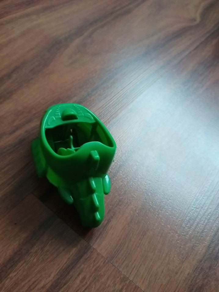 Yeşil Renkli Figür ve Araç Oyuncak - Görsel 3