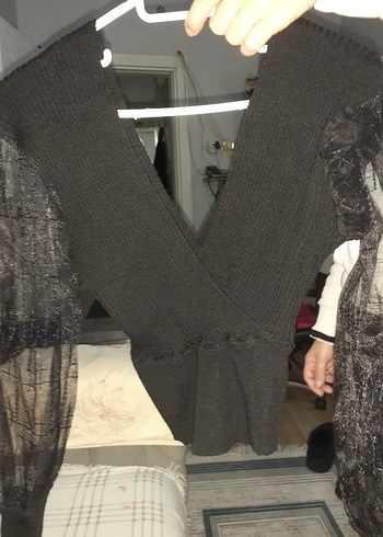 V Yaka Siyah Triko Gotik Bluz - Görsel 2