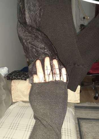 V Yaka Siyah Triko Gotik Bluz - Görsel 4