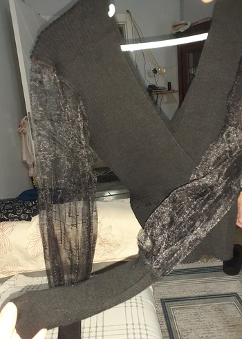 V Yaka Siyah Triko Gotik Bluz - Görsel 3