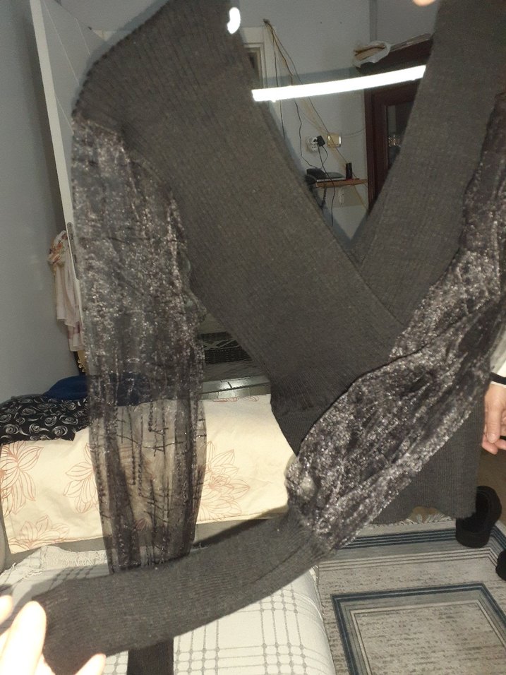 V Yaka Siyah Triko Gotik Bluz - Görsel 3