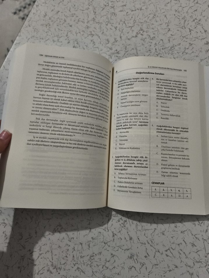 Eğitimde Ahlak ve Etik Kitabı - Görsel 2