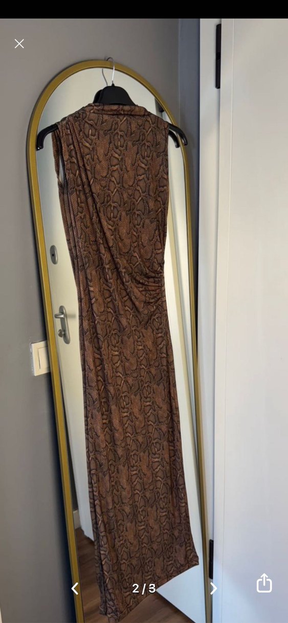 Kahverengi Yılan Desenli Uzun Drapeli Elbise - Görsel 2