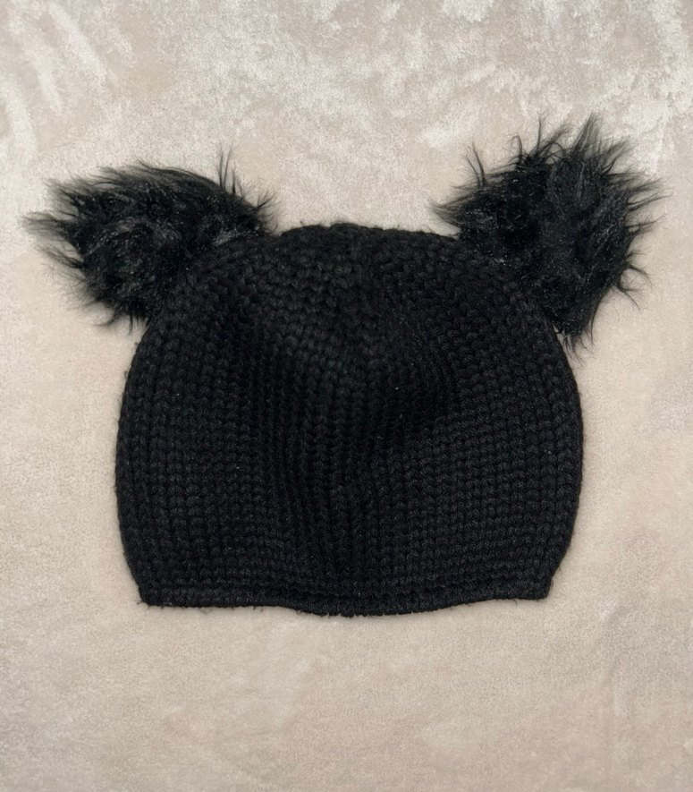 Siyah Kürklü Kadın Bere - Görsel 2