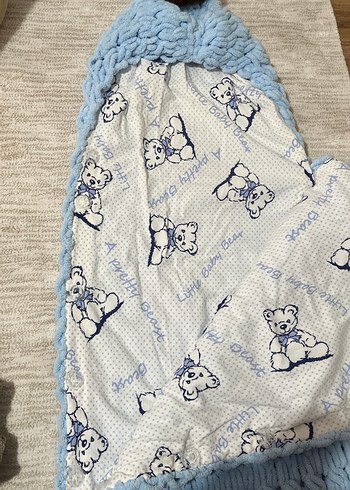 Mavi Nakışlı Örgü Bebek Battaniyesi - Görsel 2