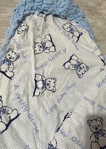 Mavi Nakışlı Örgü Bebek Battaniyesi - Görsel 3