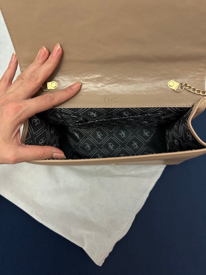 Zincir Detaylı Bej Kadın Çanta - Görsel 4