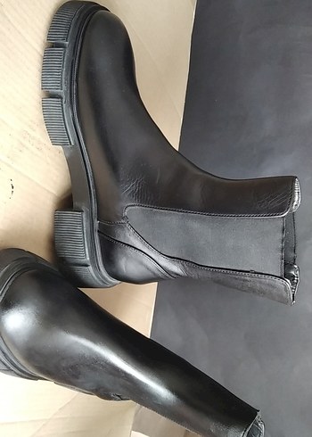 ZARA Kadın Siyah H
akiki  Deri Platform Topuklu Bot - Görsel 3