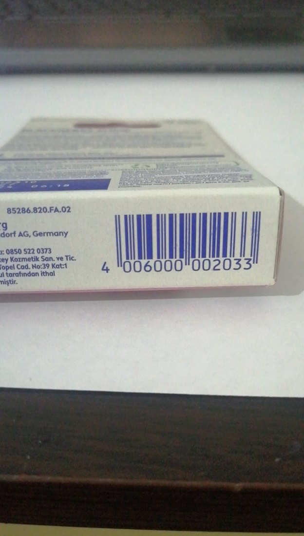 Nivea Black Berry Shine Dudak Bakım Balmı - Görsel 3