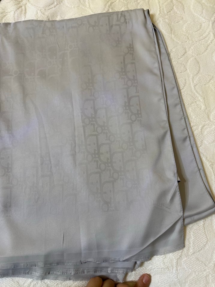 Gri Kadın Saten jakarlı  Şal - Görsel 3