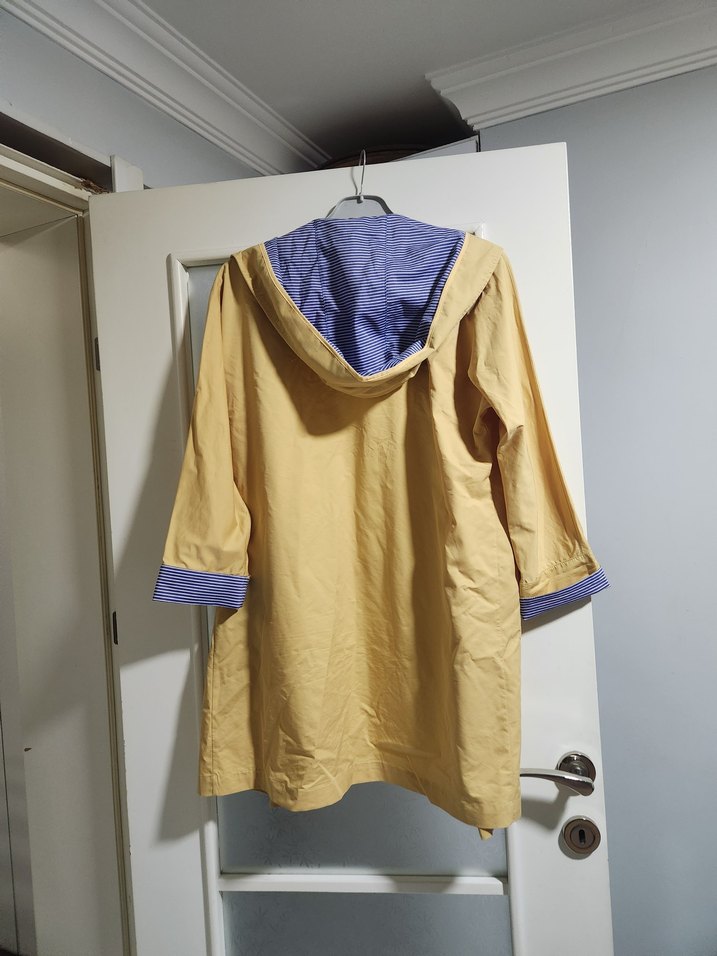 Sarı Midi Boy Düğmeli Kadın Yağmurluk - Görsel 3