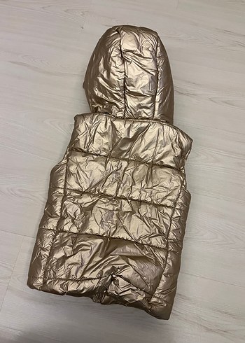 Kız Çocuk Parlak Altın Renkli Fermuarlı Yelek - Görsel 2