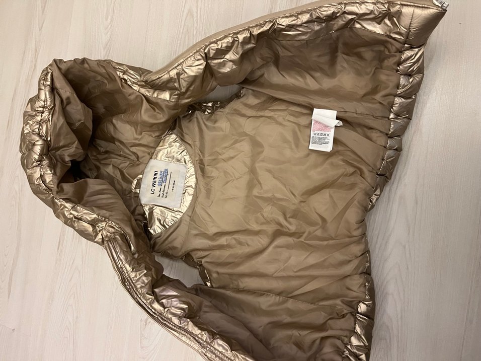 Kız Çocuk Parlak Altın Renkli Fermuarlı Yelek - Görsel 3