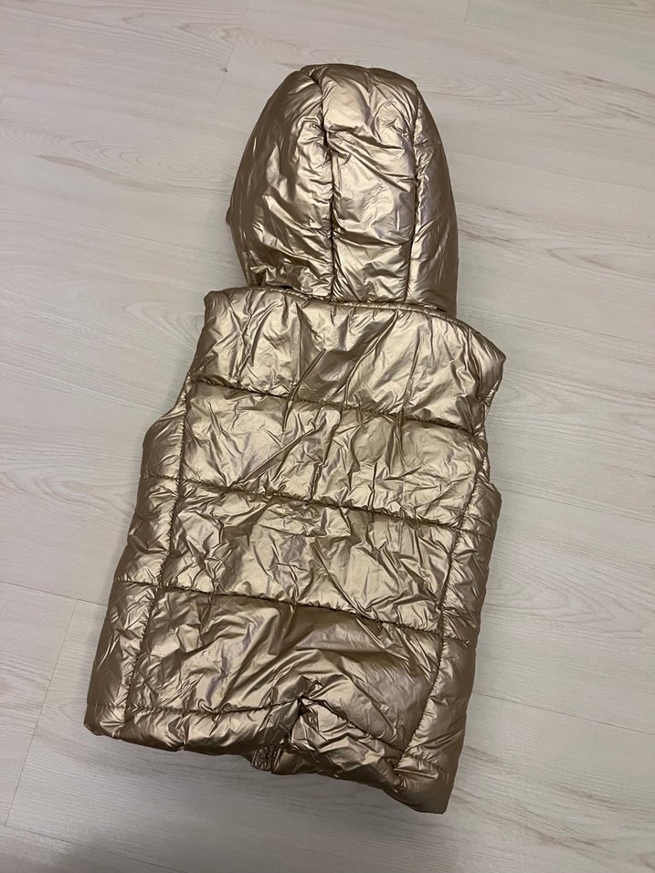 Kız Çocuk Parlak Altın Renkli Fermuarlı Yelek - Görsel 2