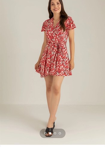 Kırmızı Piliseli V Yaka Şortlu Mini Elbise - Görsel 3