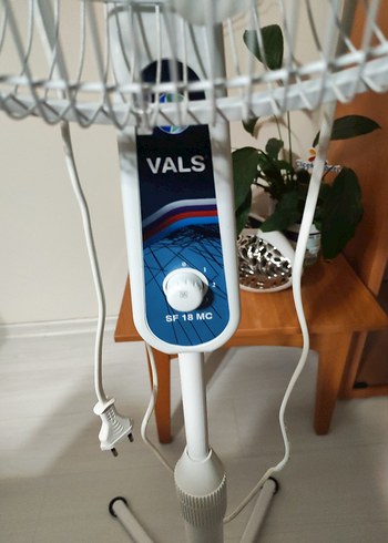 Beyaz Ayaklı Vantilatör - Görsel 3