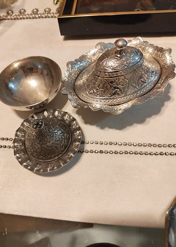 Nakışlı Parlak Altın Renkli Sofra Takımı - Görsel 2