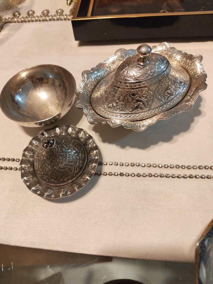 Nakışlı Parlak Altın Renkli Sofra Takımı - Görsel 2