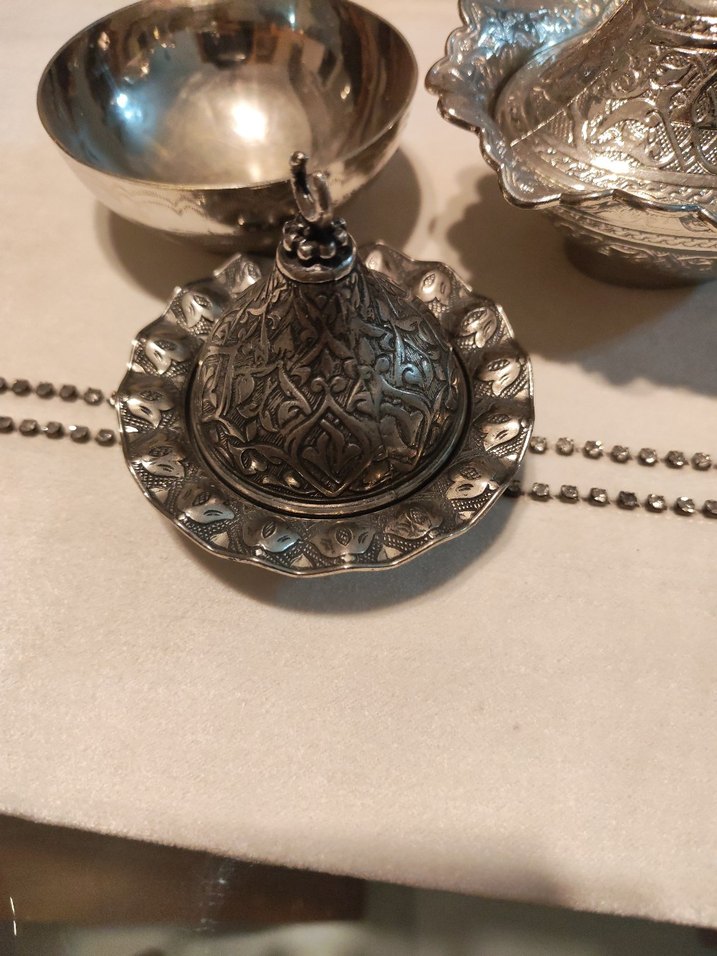 Nakışlı Parlak Altın Renkli Sofra Takımı - Görsel 3