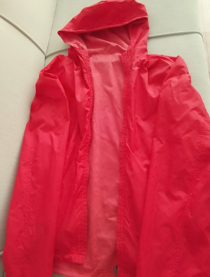 Kırmızı Kapüşonlu çift taraflı kullanılabilen Yağmurluk - Görsel 2