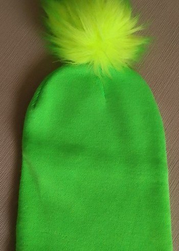 Kadın Yeşil Kürklü Ponponlu Bere - Görsel 3