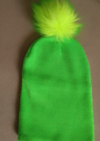 Kadın Yeşil Kürklü Ponponlu Bere - Görsel 2