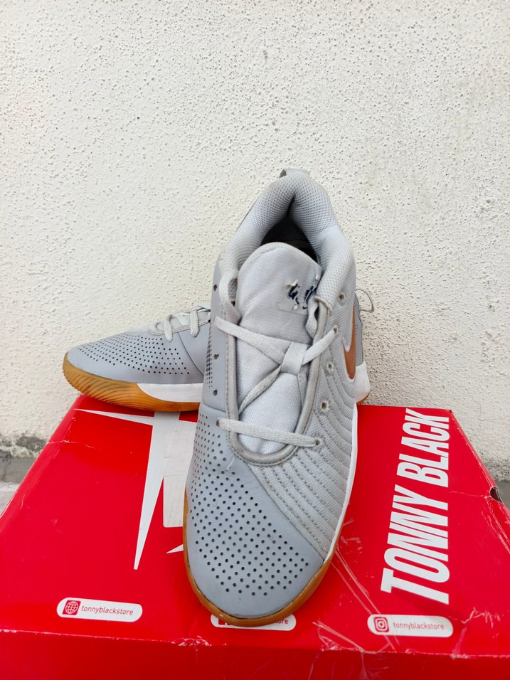 Beyaz Gri Bağcıklı Basketbol Ayakkabısı orijinal - Görsel 2