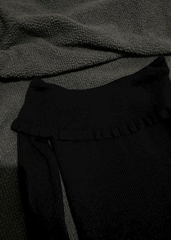 Uzun Kollu Siyah Fırfırlı Triko Kazak - Görsel 2