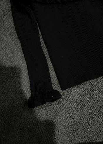 Uzun Kollu Siyah Fırfırlı Triko Kazak - Görsel 3
