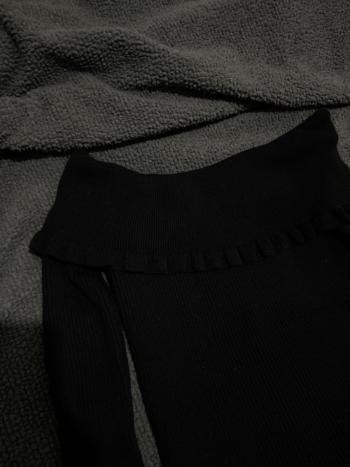 Uzun Kollu Siyah Fırfırlı Triko Kazak - Görsel 2