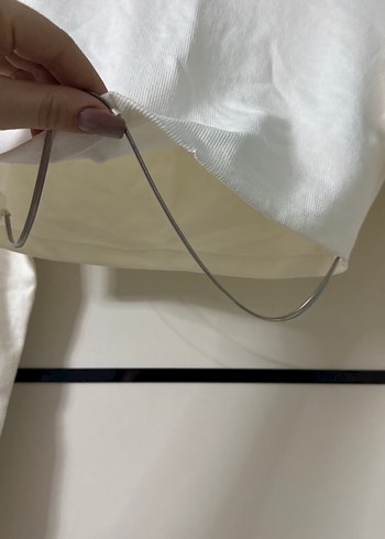 Zincir Detaylı Beyaz Uzun Kollu Bluz - Görsel 4