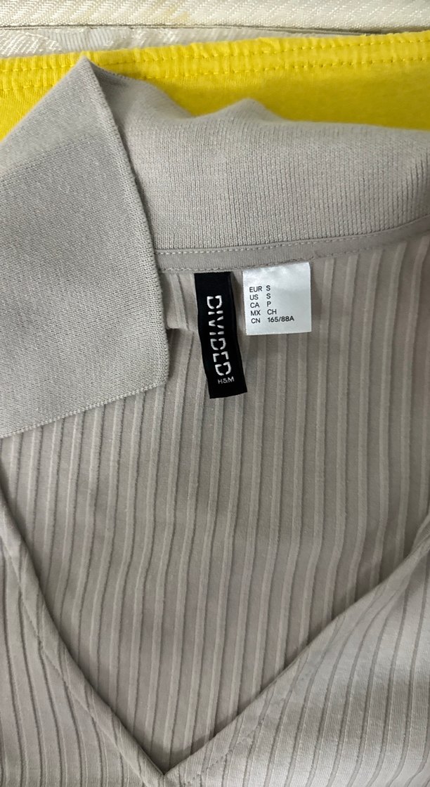 Gri V Yaka Kısa Kollu Midi Elbise - Görsel 2