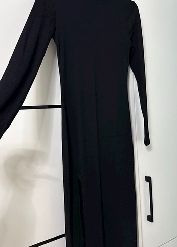 Uzun Kollu Yırtmaçlı Siyah Uzun Elbise - Görsel 2
