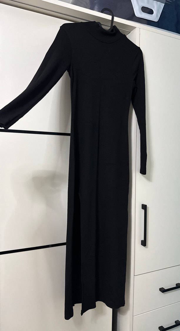 Uzun Kollu Yırtmaçlı Siyah Uzun Elbise - Görsel 4