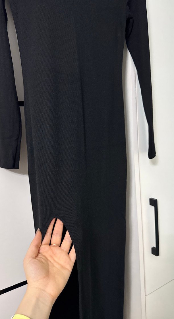 Uzun Kollu Yırtmaçlı Siyah Uzun Elbise - Görsel 3